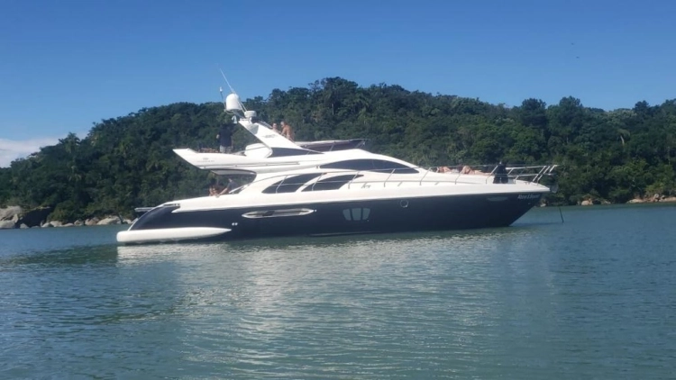 Azimut 560  - Aluguel de Lancha em Florian&oacute;polis
